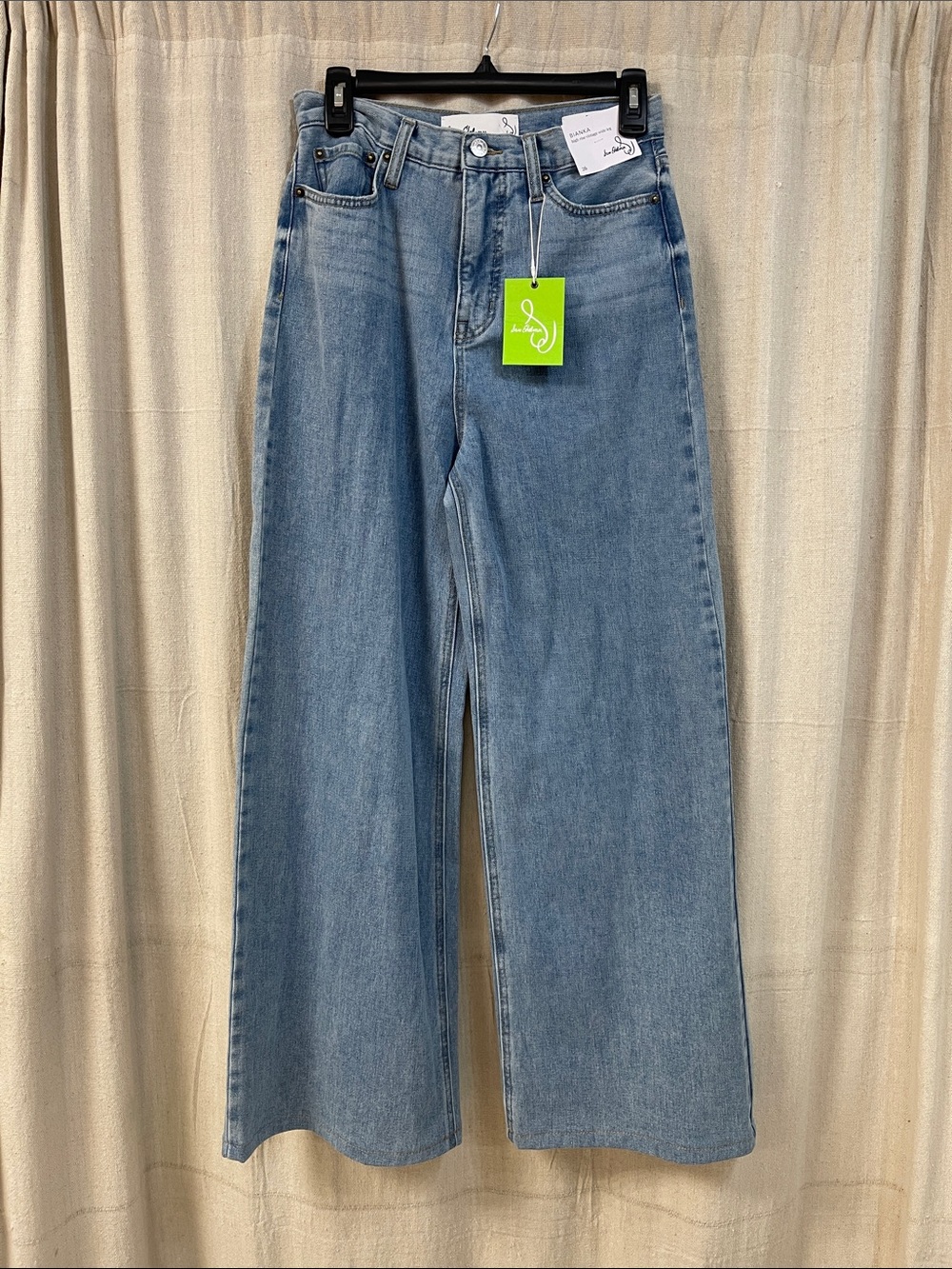 Bianka High Rise Vintage Wide Leg Jeans
Size 26 NWT